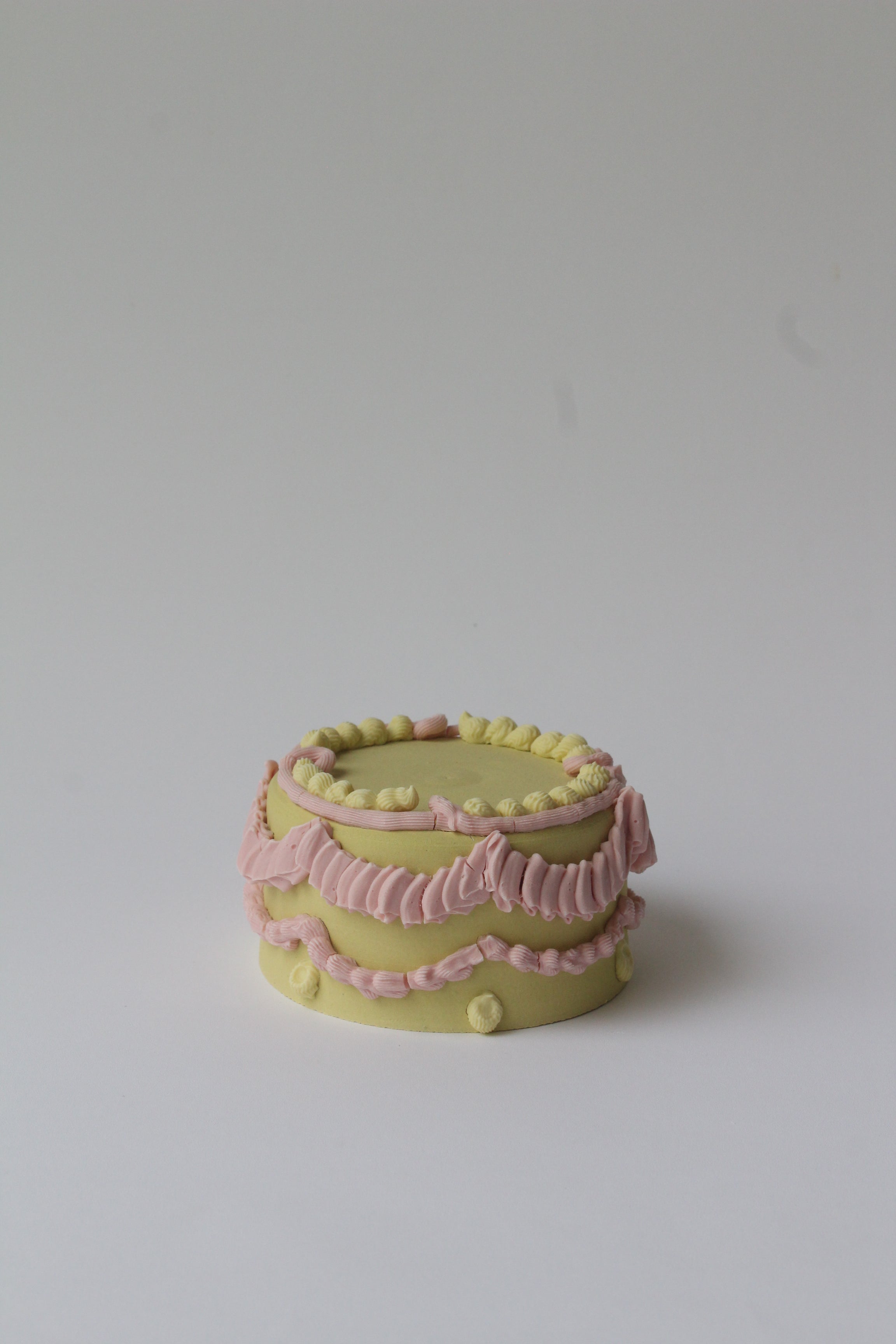 Pastel rosa limón